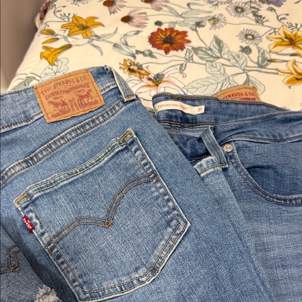 2 high rise skinny Levi’s size 31